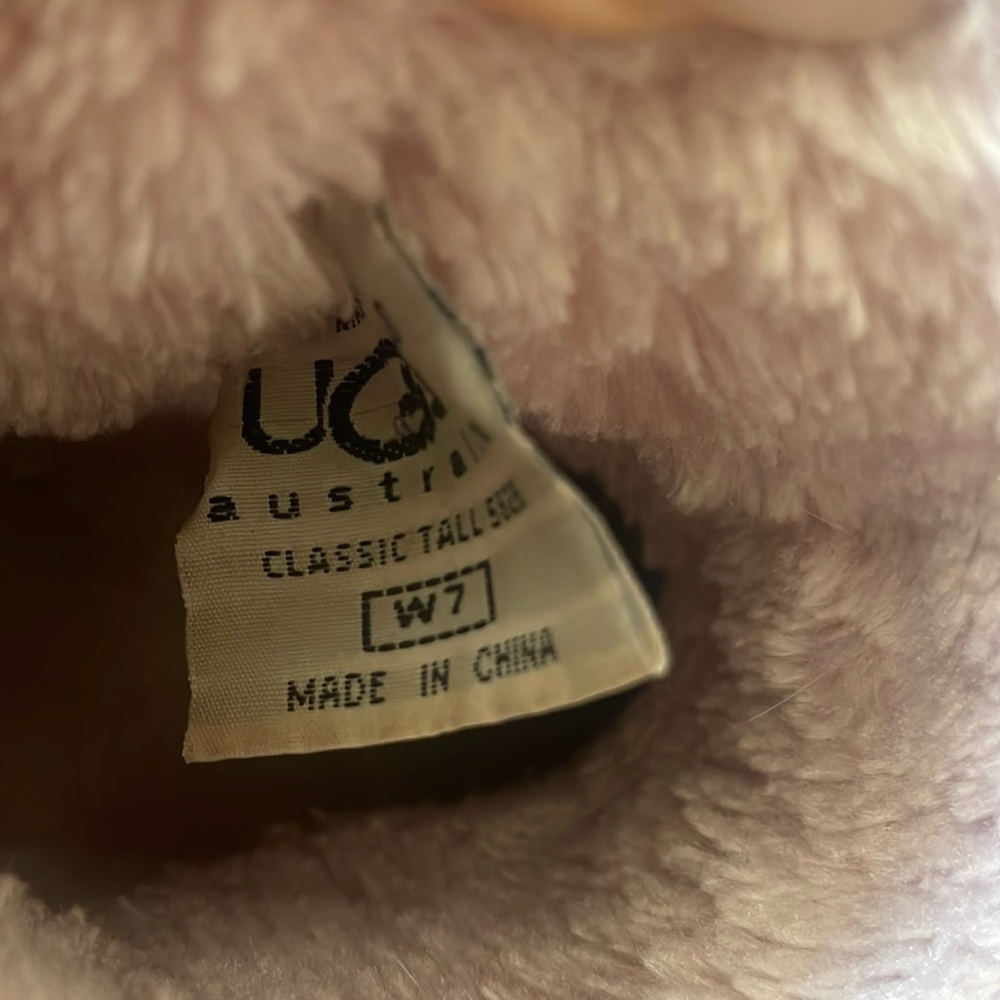 PINK UGGS 🥰 - Picture 6 of 8